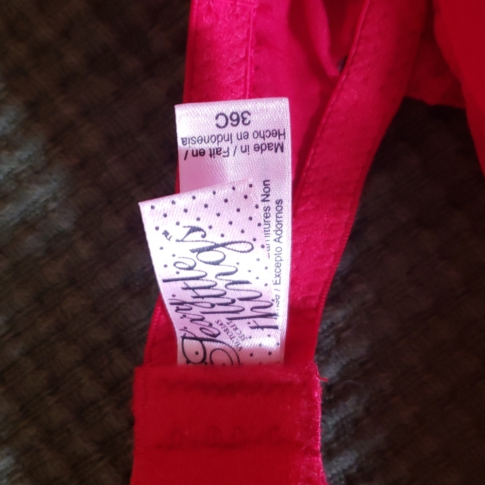 Victoria Secret - Picture 3 of 3